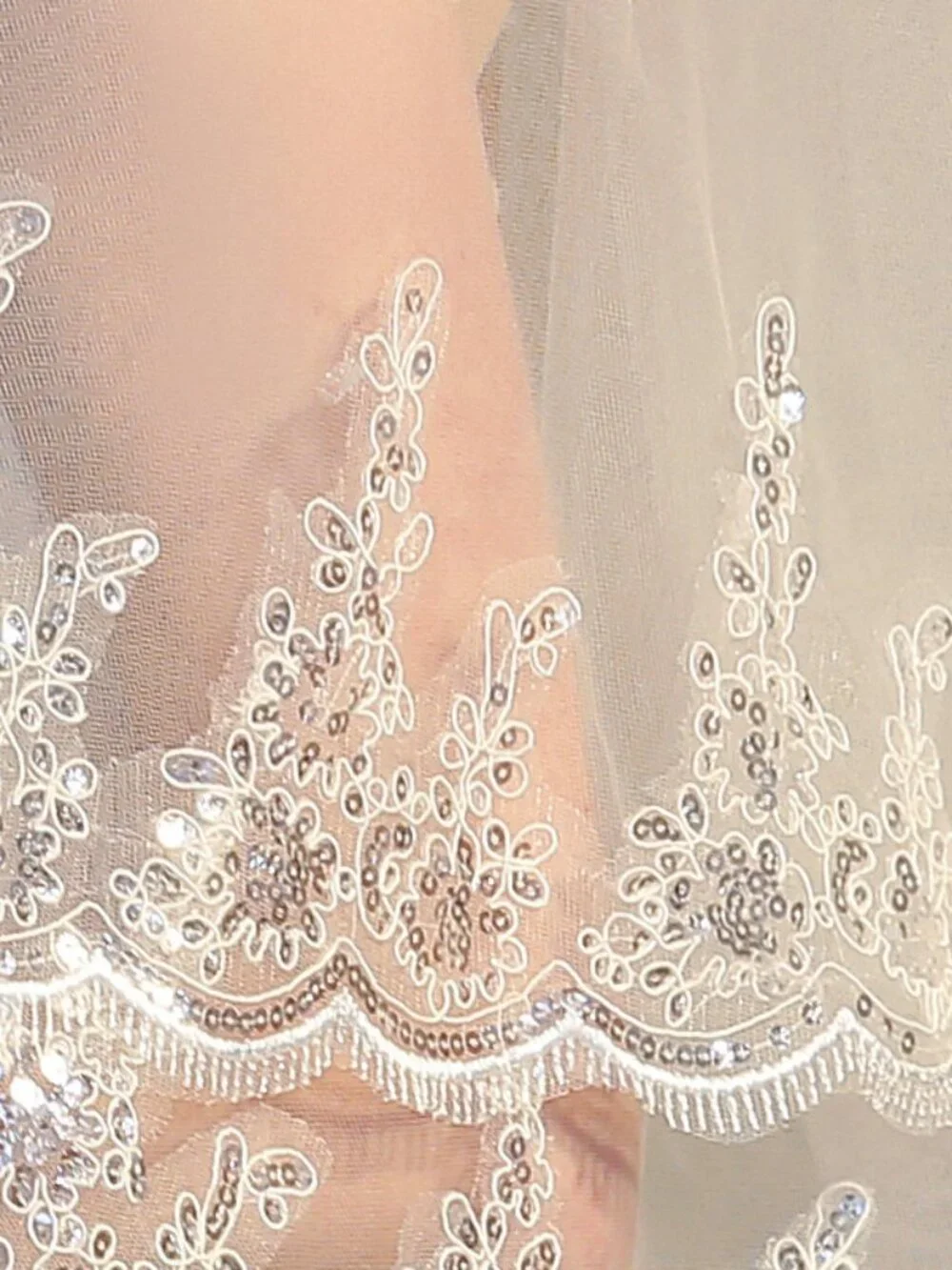 Length 2 Layer Bridal Veil Sequin Embroidered Lace Comb